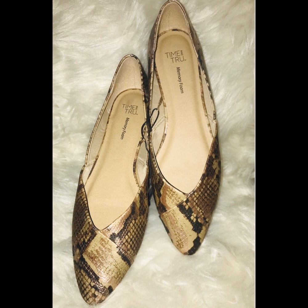 Pointed Toe Snake Flats - Picture 1 of 9